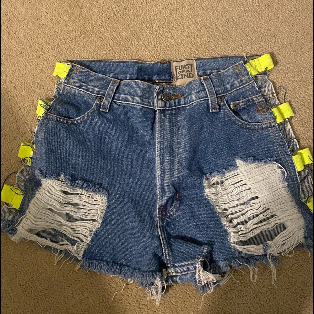 LF distressed shorts with cutout sides